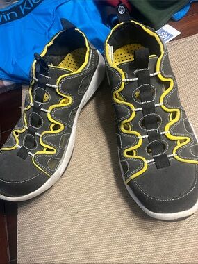 #86. Men's Grey and Yellow Boat Shoes Slip-On Casual Sneakers jet ski size 8
